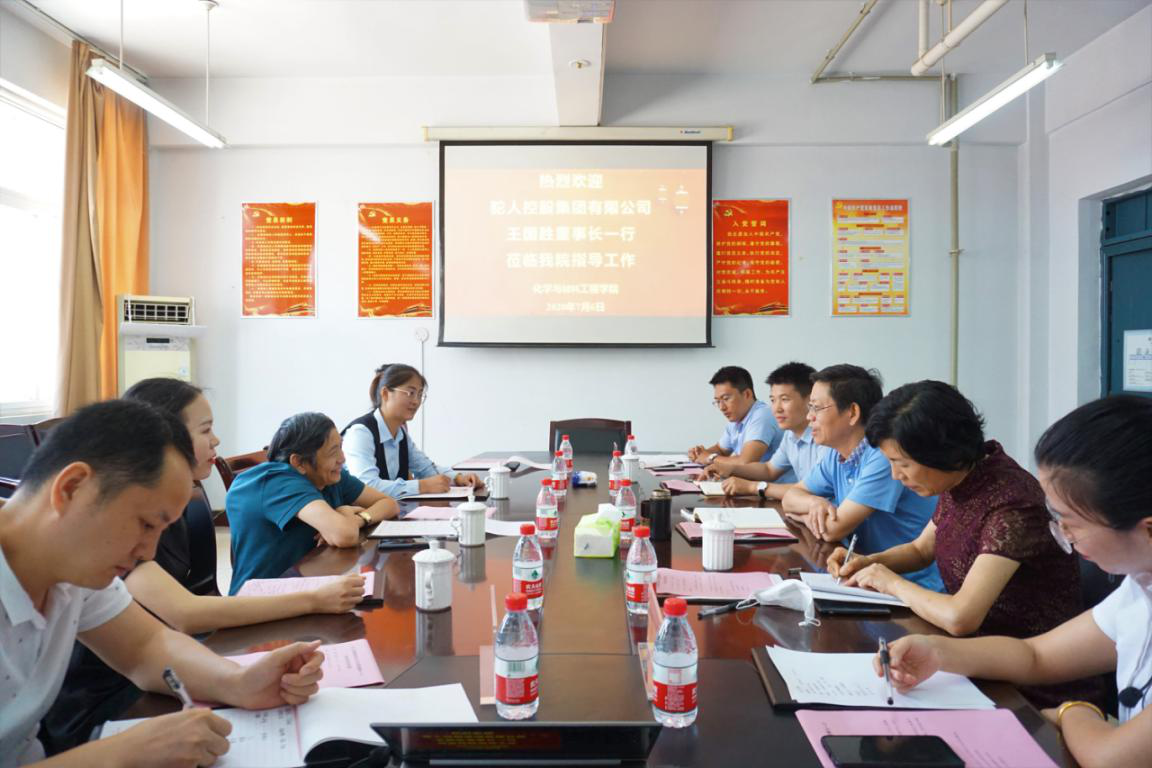 王國勝董事長對學校及學院的發展給予了高度評價,介紹了駝人集團的